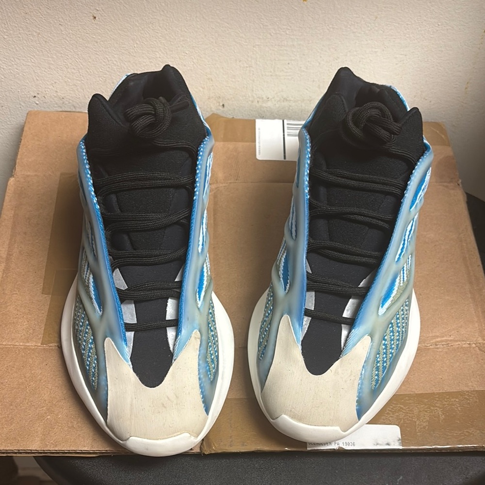 YEEZY 700 V3 "Arzareth"
